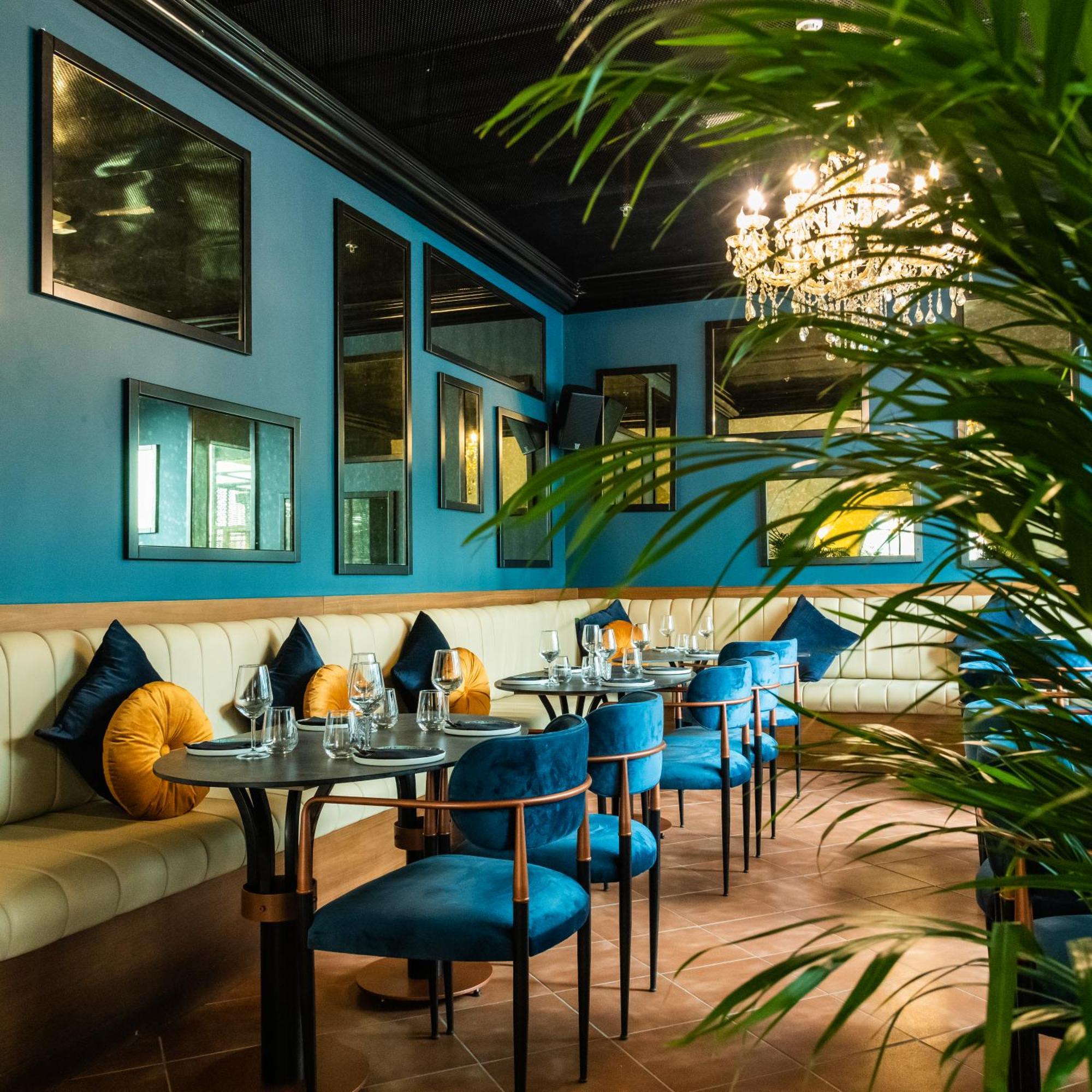 Somerset West Bay Doha Luaran gambar Restaurant interior