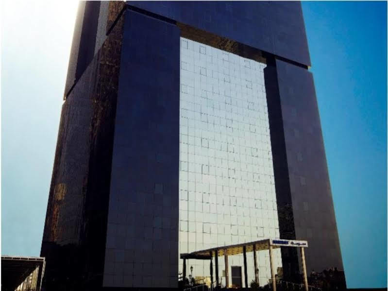 Somerset West Bay Doha Luaran gambar The 100-metre-high (330 ft) mirror at the Teide Observatory